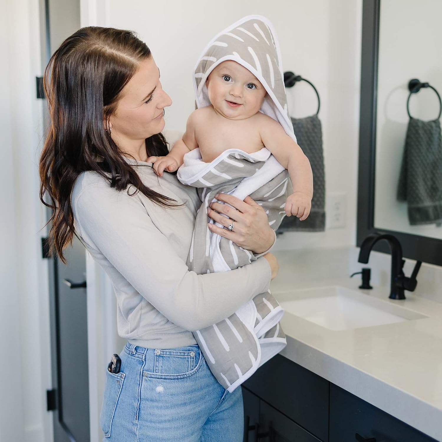 Mebie Baby Muslin Hooded Towel Grey Dash 1