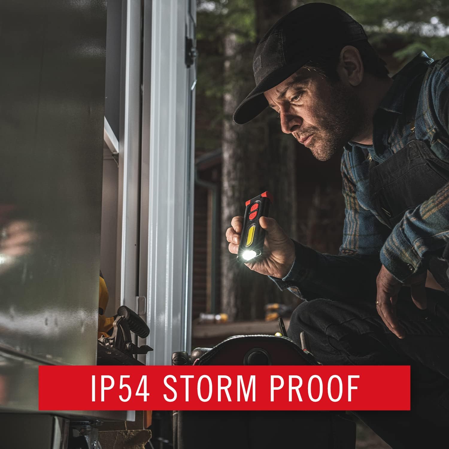 COAST PM100R Rotating Worklight with Magnetic Base 1